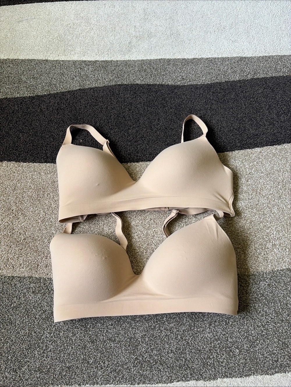 Soma 36D  Bra Tan Enbliss Wireless Back Closure Stretch Lot Of 2